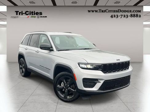 New 2025 Jeep Grand Cherokee Altitude AWD/4WD image 1