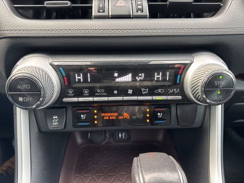 Used 2019 Toyota RAV4 Limited image 19