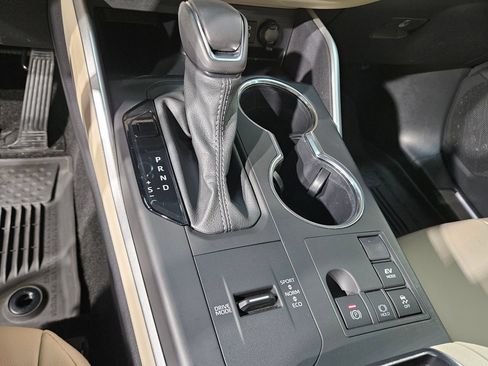 Certified 2024 Toyota Highlander XLE FWD image 33