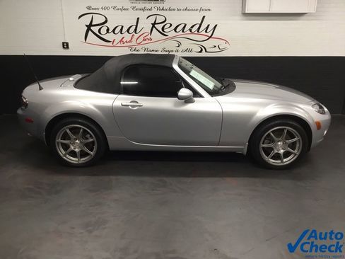 Used 2006 MAZDA MX-5 Miata Touring image 12