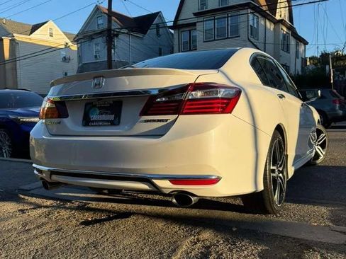 Used 2017 Honda Accord Sport image 6