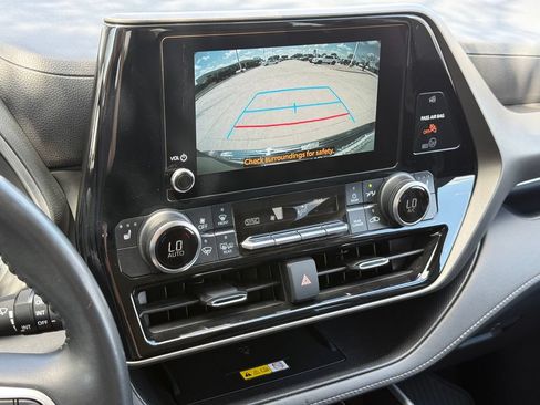 Used 2023 Toyota Highlander XLE FWD image 16