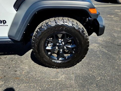 Used 2023 Jeep Wrangler Willys image 9