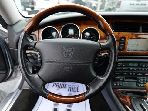 Used 2004 Jaguar XK8 Coupe image 21