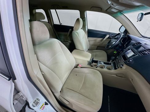 Used 2013 Toyota Highlander Plus image 31