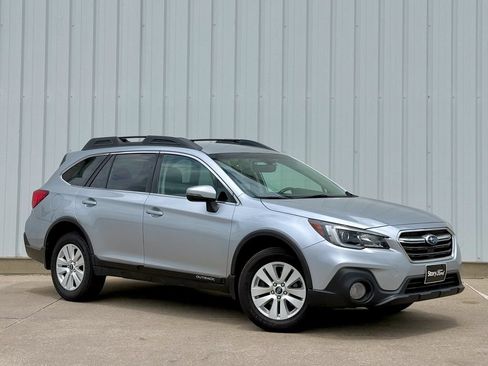 Used 2018 Subaru Outback 2.5i Premium AWD/4WD image 8