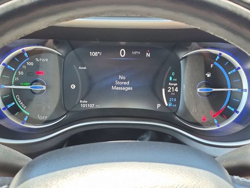 Used 2022 Chrysler Pacifica Touring-L FWD image 28