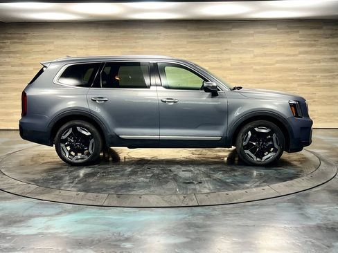 Used 2025 Kia Telluride S AWD/4WD image 27