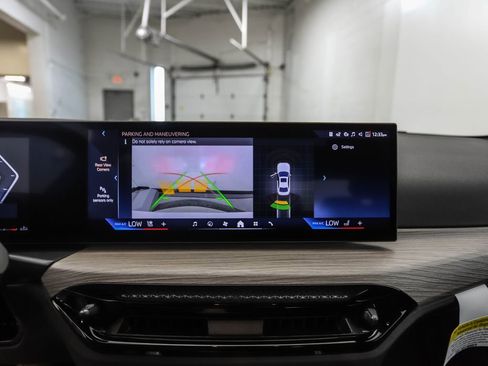 Used 2025 BMW 330i xDrive Sedan w/ Convenience Package image 19