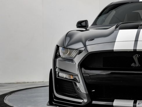 Used 2021 Ford Mustang Shelby GT500 w/ Carbon Fiber Track Pack RWD image 36