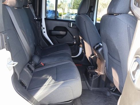 Used 2024 Jeep Gladiator Sport image 19