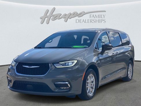 Certified 2025 Chrysler Pacifica Select image 10