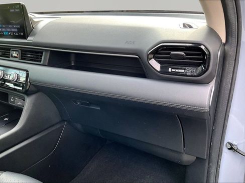 Used 2025 Honda Pilot Elite image 19