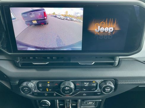 Used 2024 Jeep Wrangler Sahara image 26