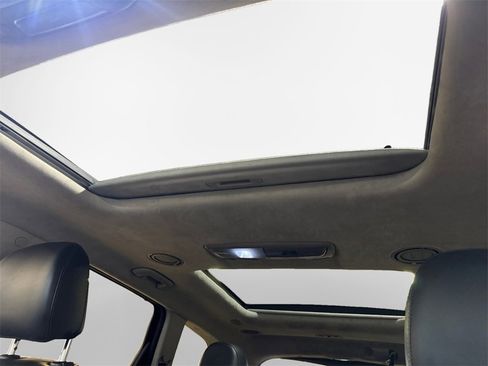 Used 2021 Kia Telluride SX w/ SX Prestige Package image 23