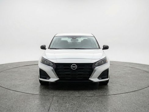 Used 2025 Nissan Altima 2.5 SV image 2