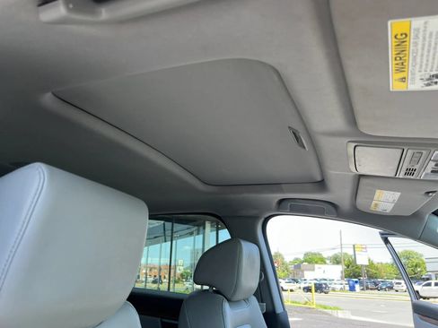 Used 2017 Honda CR-V Touring image 12