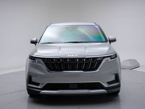 Used 2022 Kia Carnival EX FWD image 11