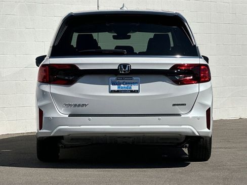 New 2026 Honda Odyssey Touring image 5