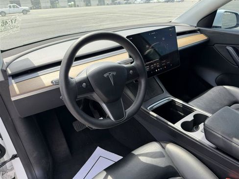 Used 2022 Tesla Model Y Long Range AWD/4WD image 17