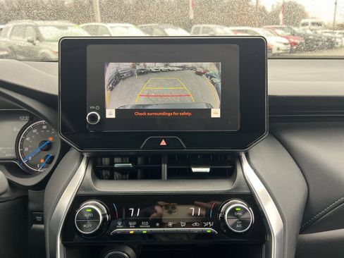 Used 2023 Toyota Venza LE image 19