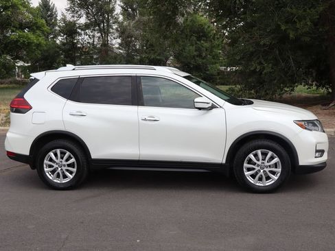 Used 2017 Nissan Rogue SV w/ SV Premium Package AWD/4WD image 3