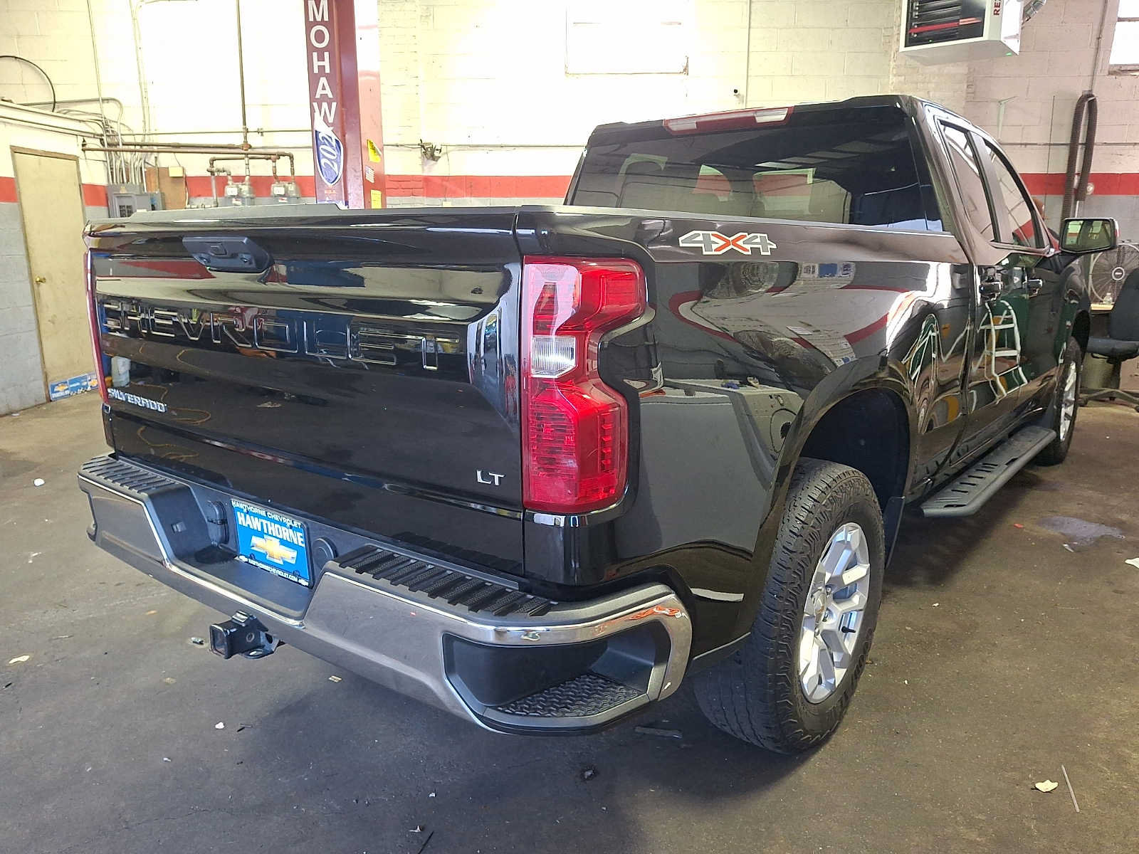 Certified 2024 Chevrolet Silverado 1500 LT AWD/4WD image 3