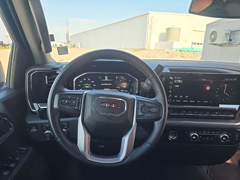 Used 2024 GMC Sierra 1500 SLT image 2