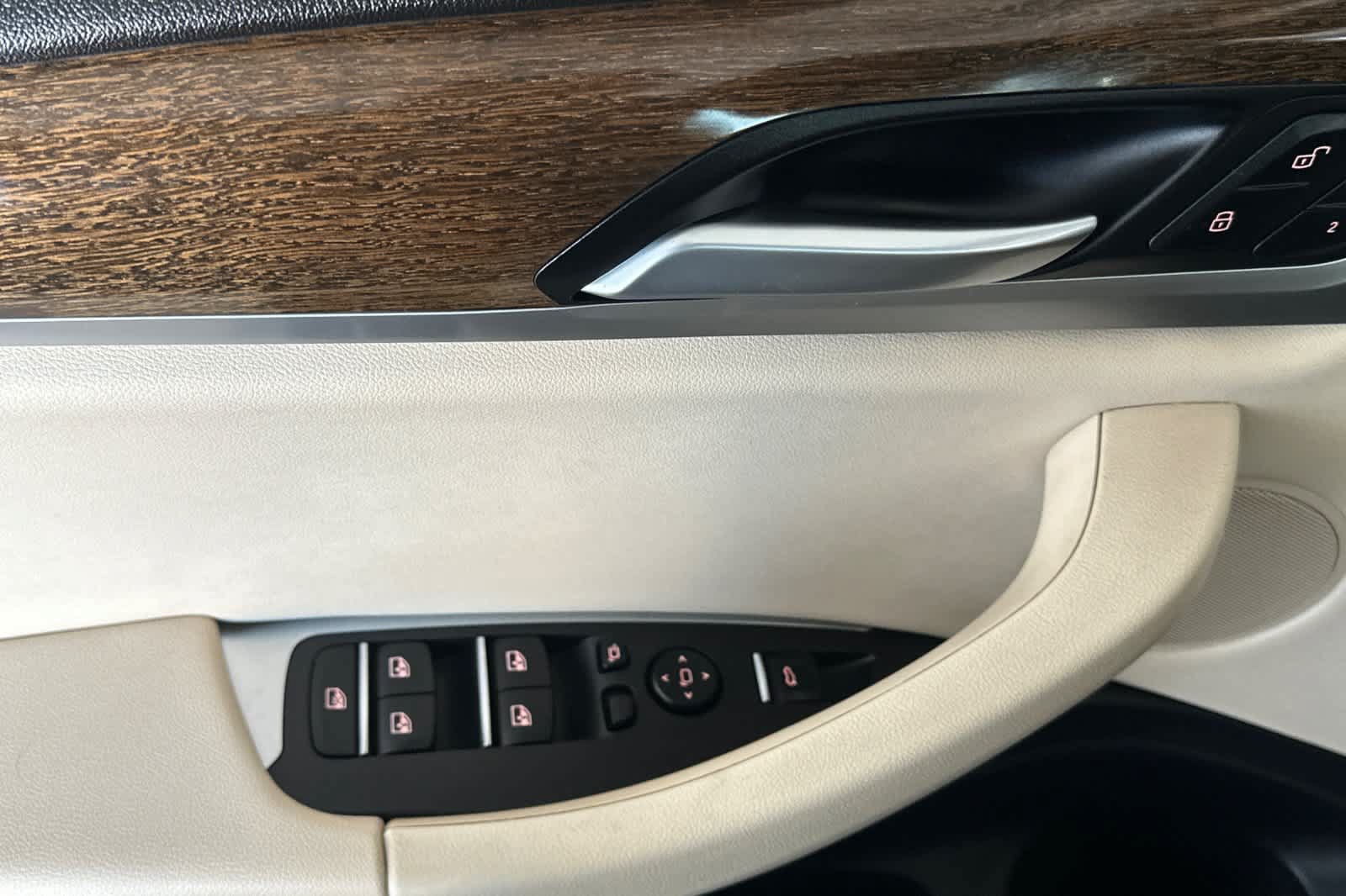 Used 2019 BMW X3 xDrive30i w/ Driving Assistance Package AWD/4WD image 11