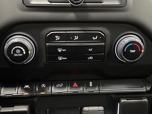 Used 2025 Chevrolet Silverado 1500 Custom image 17