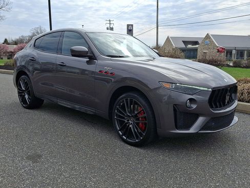 Used 2023 Maserati Levante Trofeo AWD/4WD image 3