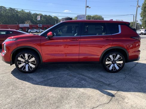 New 2025 Mitsubishi Outlander SE image 4