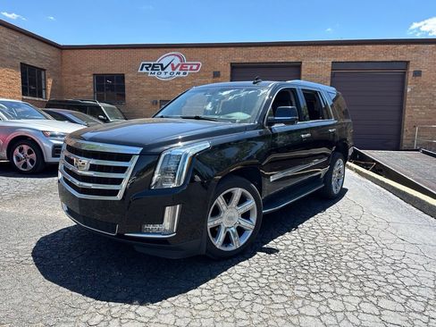 Used 2018 Cadillac Escalade Luxury AWD/4WD image 1