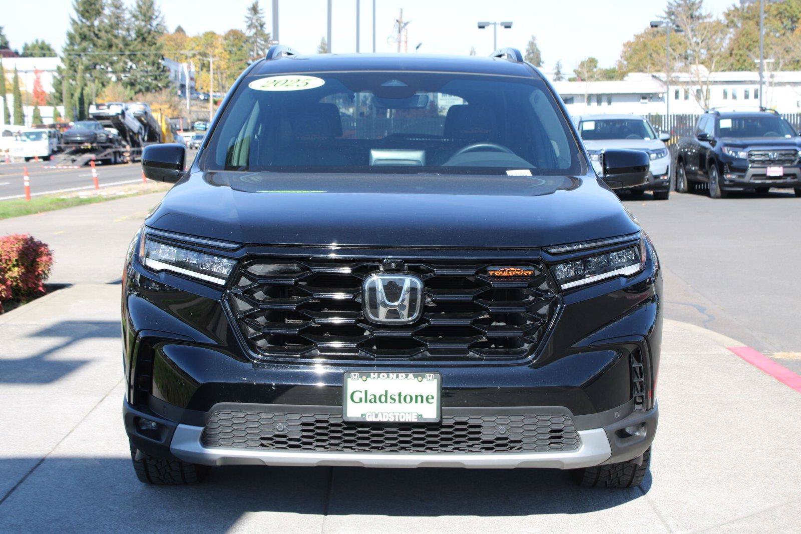 Used 2025 Honda Pilot TrailSport image 17