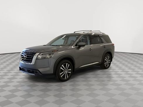 Used 2024 Nissan Pathfinder Platinum w/ Cargo Package AWD/4WD image 4