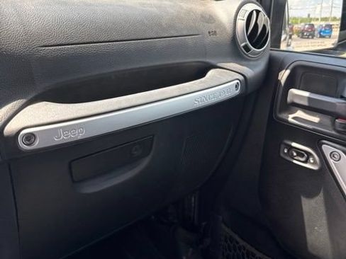 Used 2017 Jeep Wrangler Unlimited Sahara w/ Dual Top Group AWD/4WD image 7
