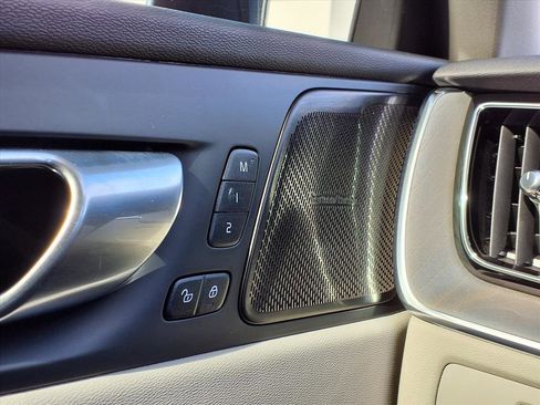 Certified 2023 Volvo XC60 B5 Plus w/ Protection Package Premier image 32