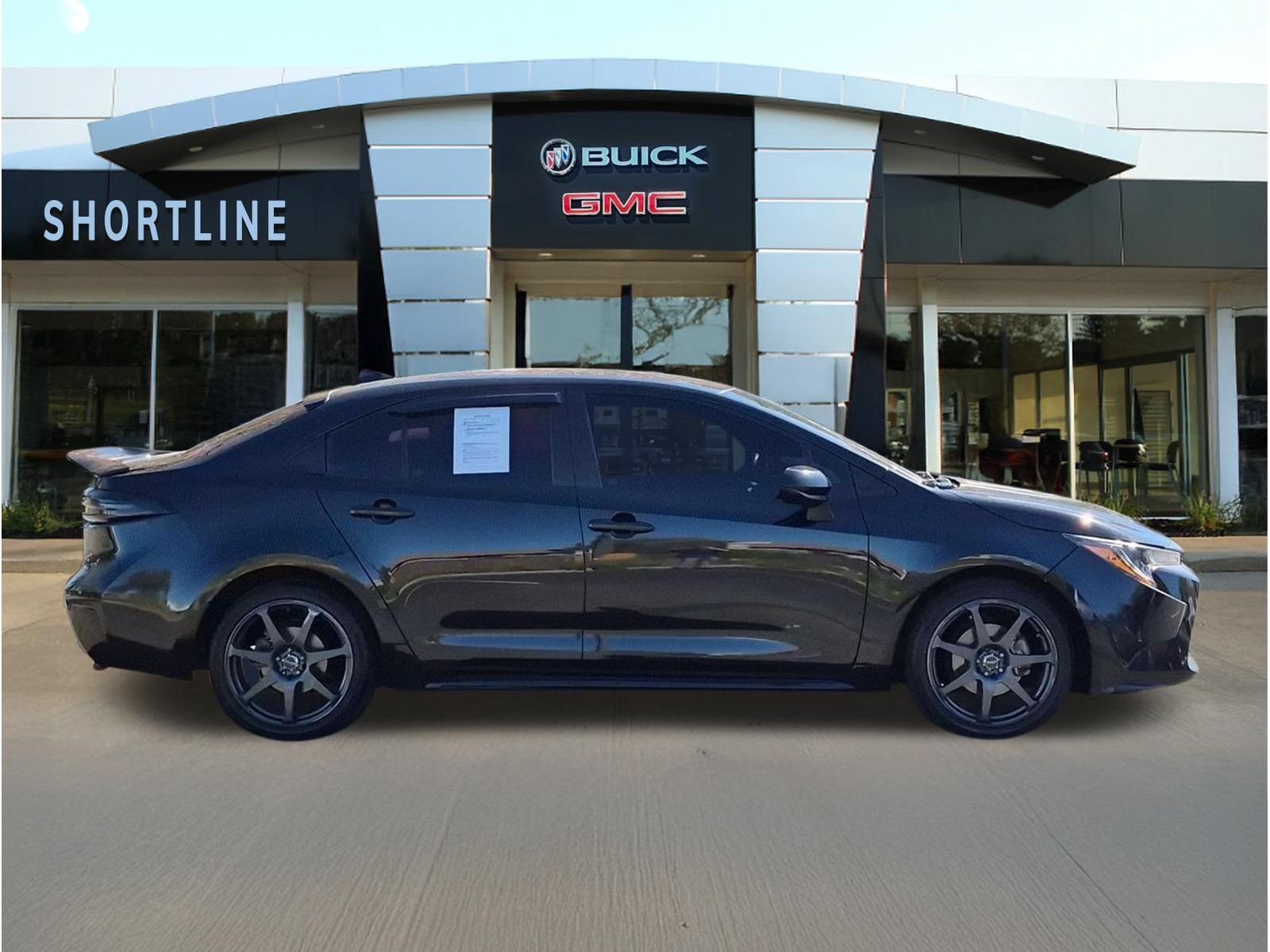 Used 2022 Toyota Corolla LE FWD image 2