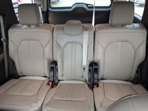Used 2021 Ford Expedition Limited image 11