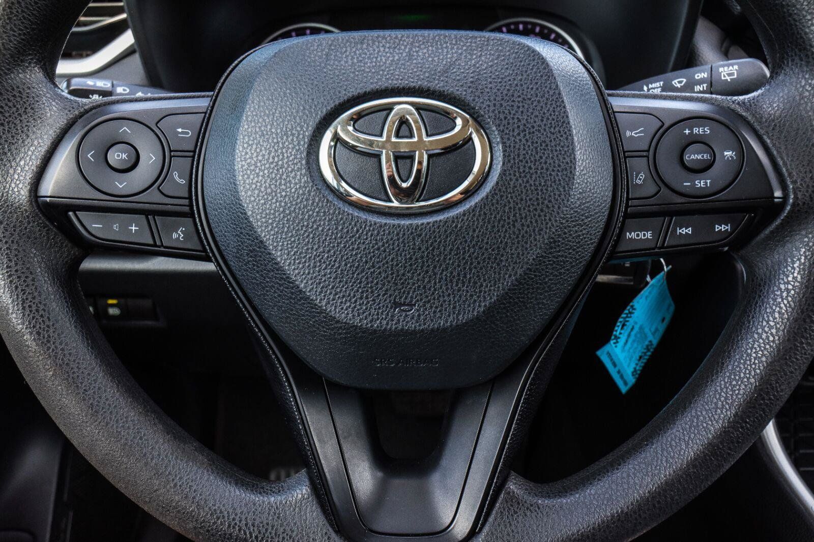 Used 2020 Toyota RAV4 LE FWD image 12