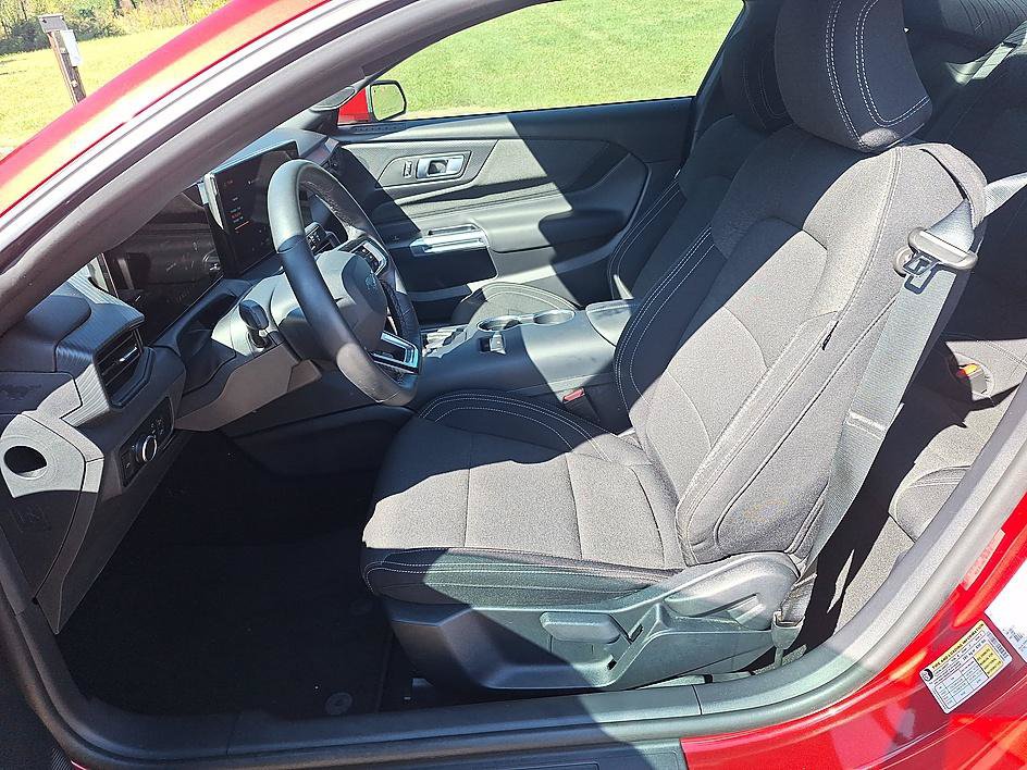 Used 2024 Ford Mustang Coupe RWD image 18