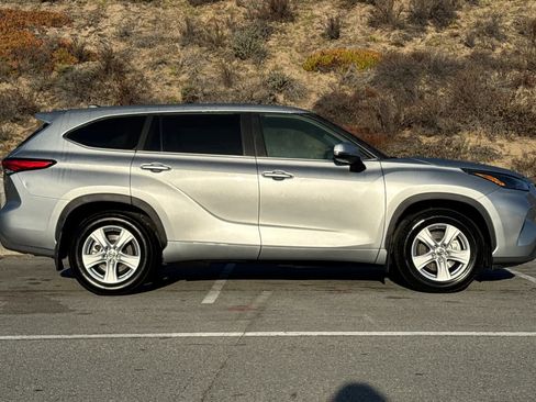 Used 2023 Toyota Highlander LE image 6