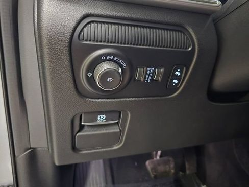 Used 2022 Jeep Wagoneer Series II AWD/4WD image 32
