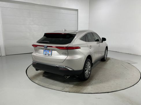 Used 2022 Toyota Venza XLE AWD/4WD image 34
