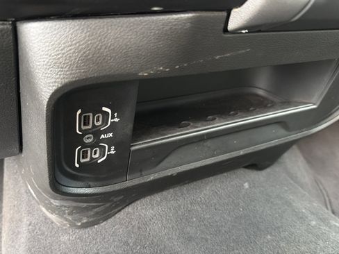 Used 2024 RAM 2500 Big Horn image 32