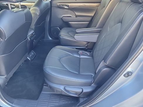 Used 2023 Toyota Highlander Platinum image 14