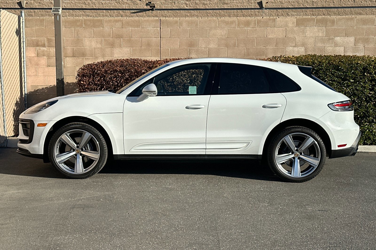 Used 2024 Porsche Macan AWD/4WD image 7