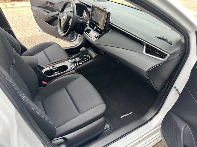 Used 2024 Toyota Corolla LE w/ LE Convenience Package FWD image 22