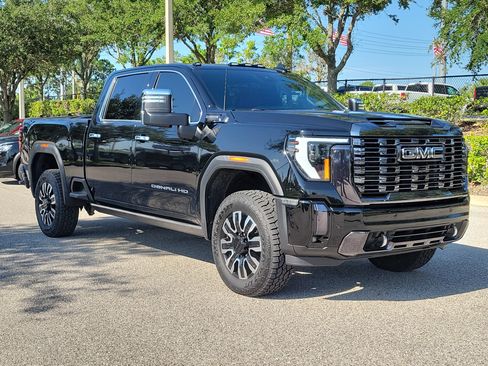 Used 2024 GMC Sierra 2500 Denali Ultimate w/ Max Trailering Package AWD/4WD image 3