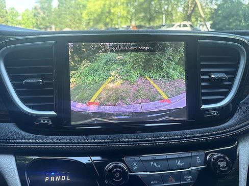 Used 2023 Chrysler Pacifica Limited FWD image 15